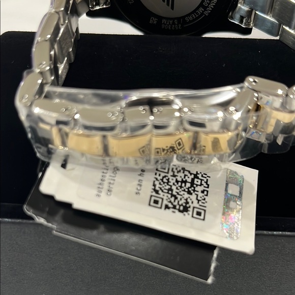 Emporio Armani LEO MOTHER PEARL DIAL-GOLD SILVER CRYSTAL AR11520 BRAND NEW - Picture 5 of 5